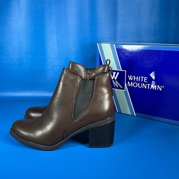 White Mountain Shoes - White Mountain Die Hard Ankle Bootie - Smooth Oak Brown - 9 - New in box